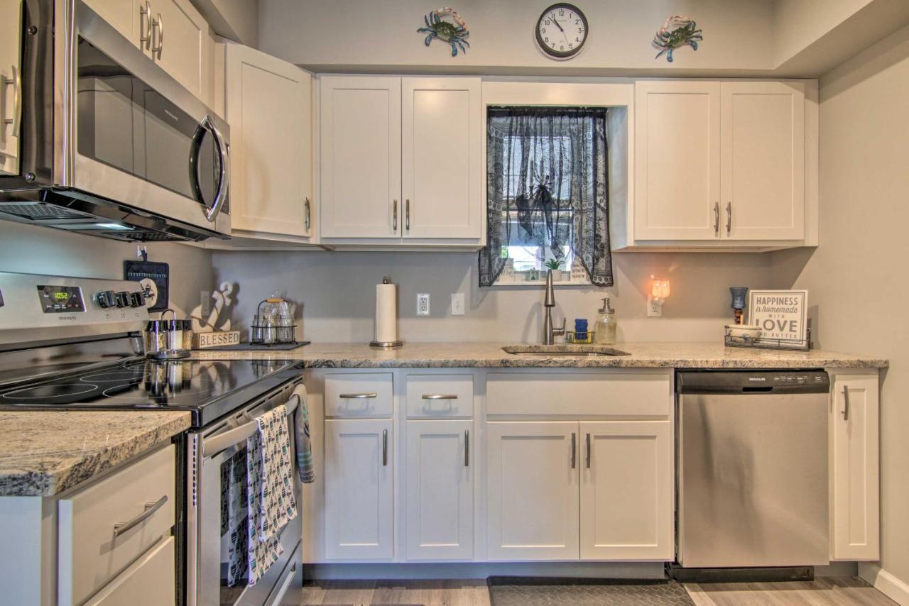 Airy Ocean City Condo On Canal Front With Deck! Екстер'єр фото