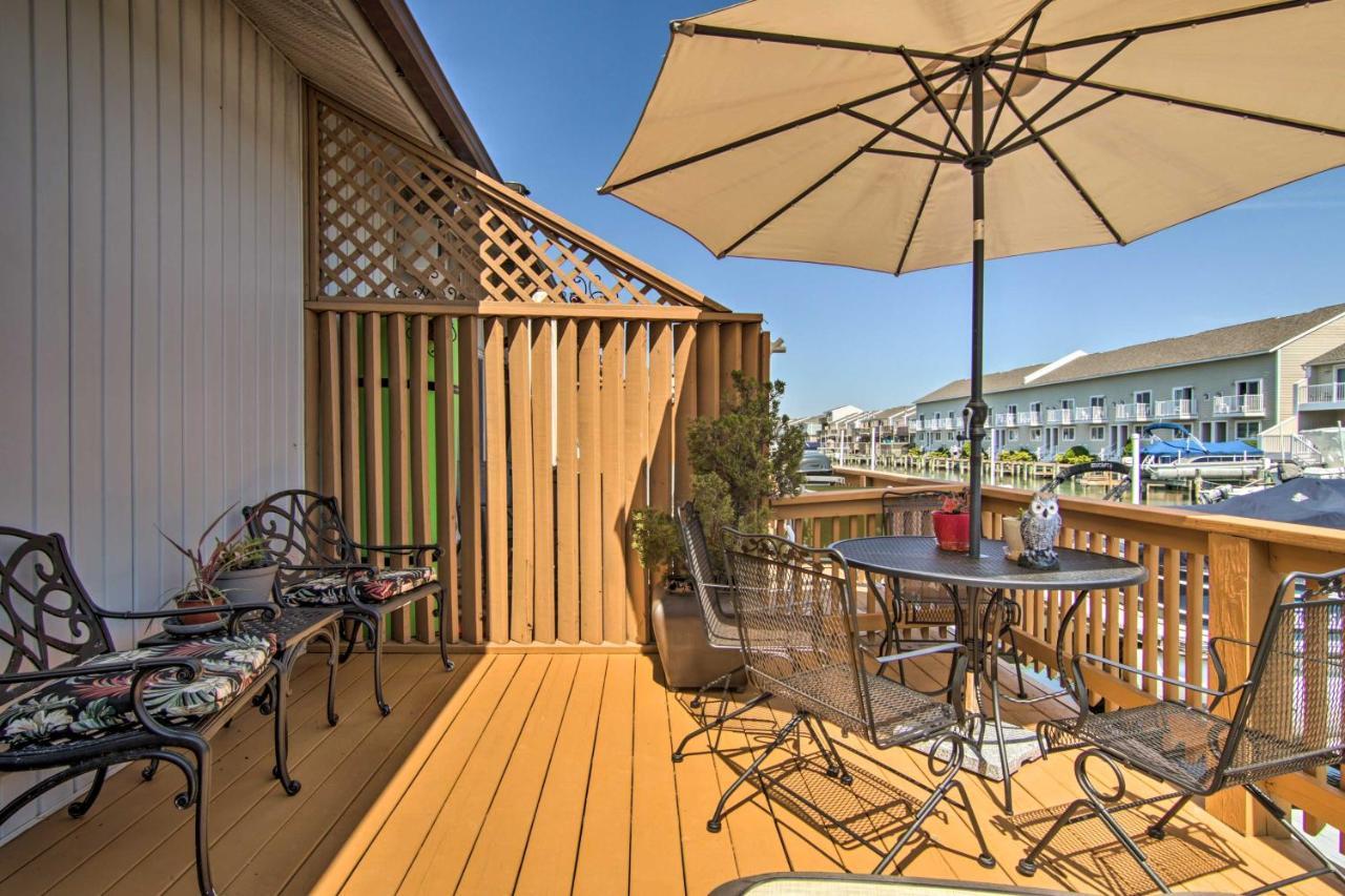 Airy Ocean City Condo On Canal Front With Deck! Екстер'єр фото